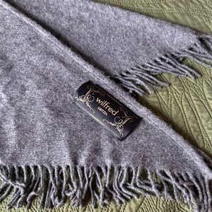 Aritzia Wilfred Gray 100% Wool Fringed Triangle Shawl / Scarf